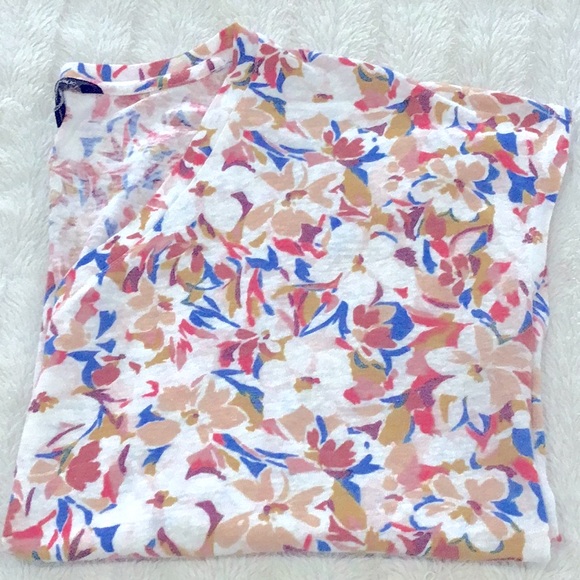 Banana Republic Floral Tee Size Large! Good condition! - Picture 6 of 6